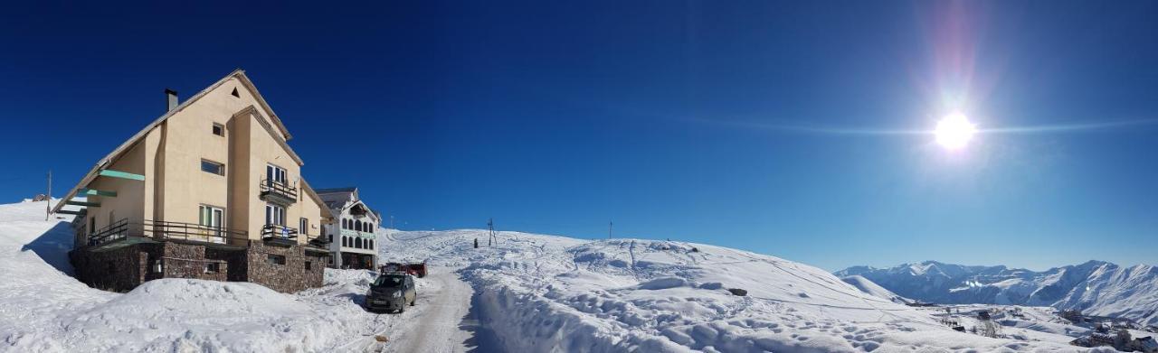 White Shino Hostel Gudauri Bagian luar foto